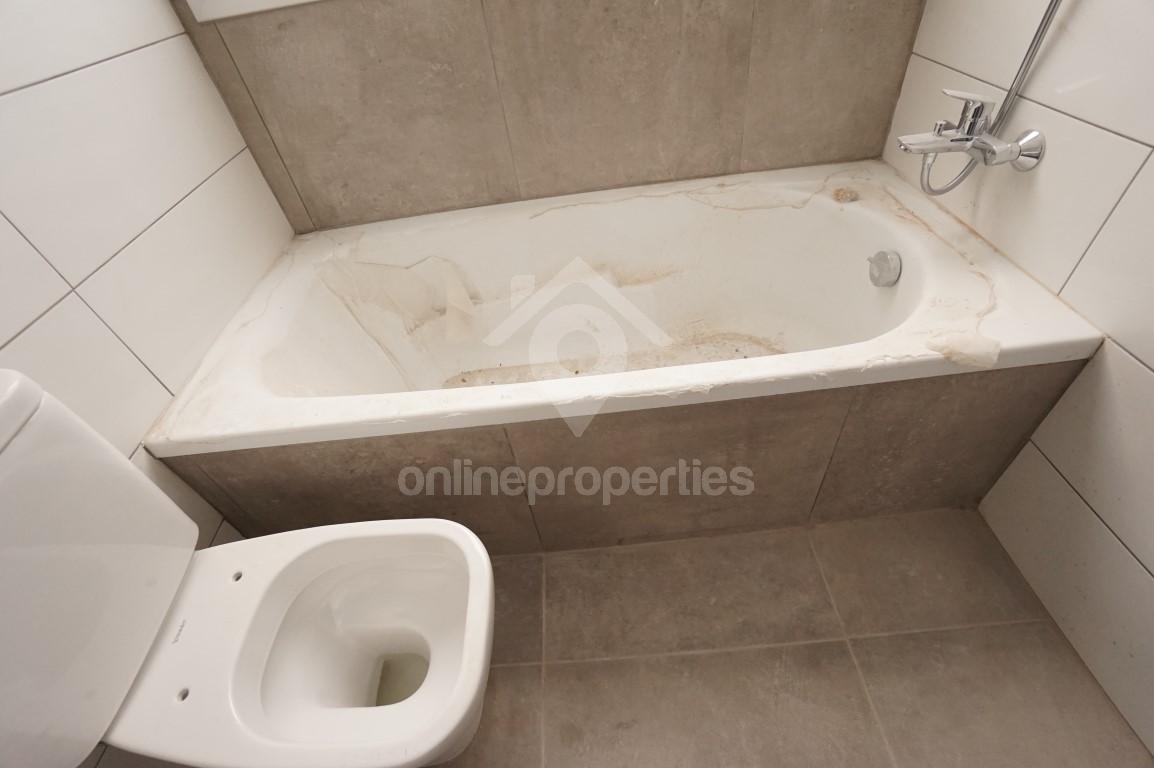 To change image, hover mouse over thumbnails below