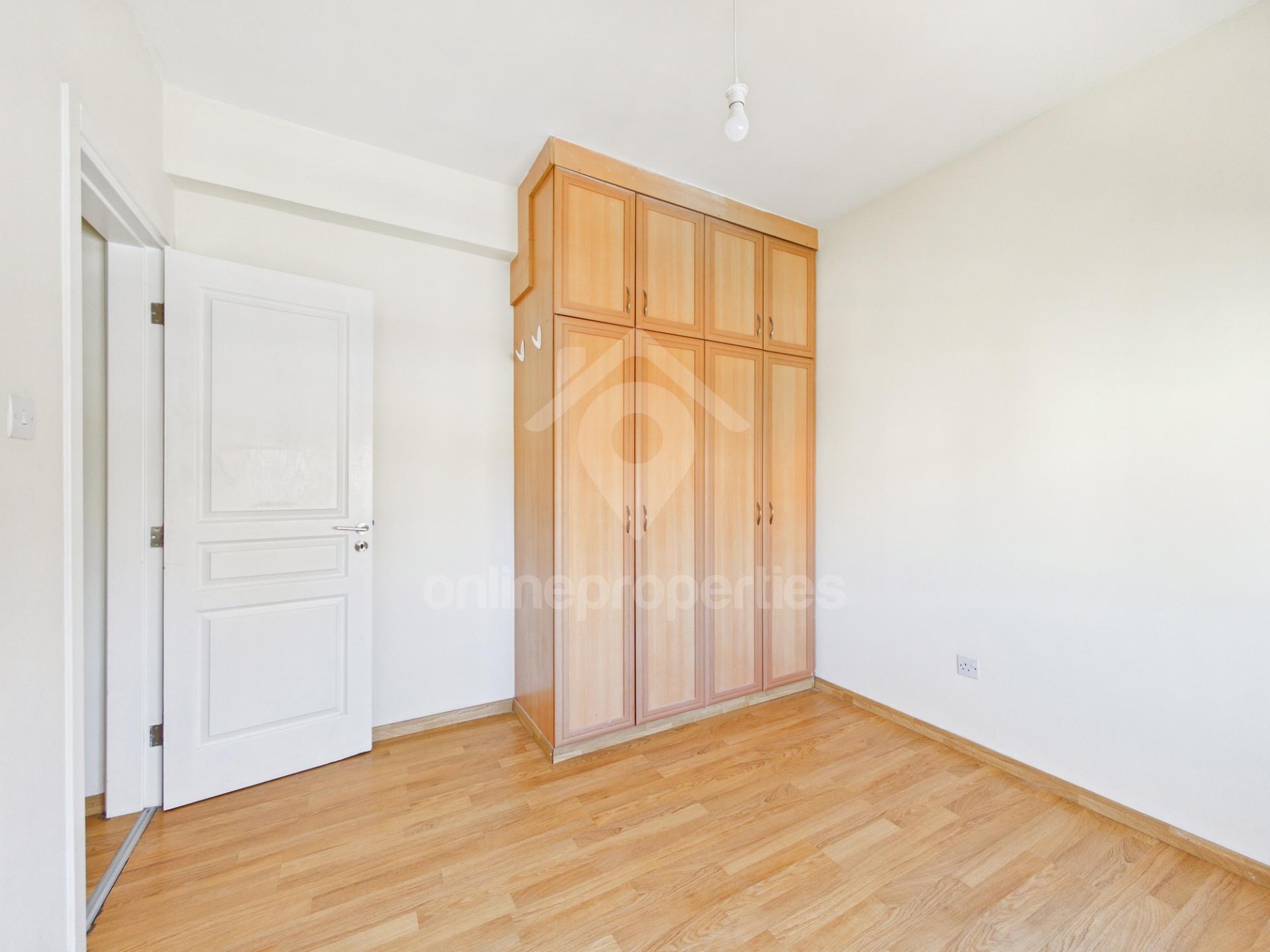 To change image, hover mouse over thumbnails below