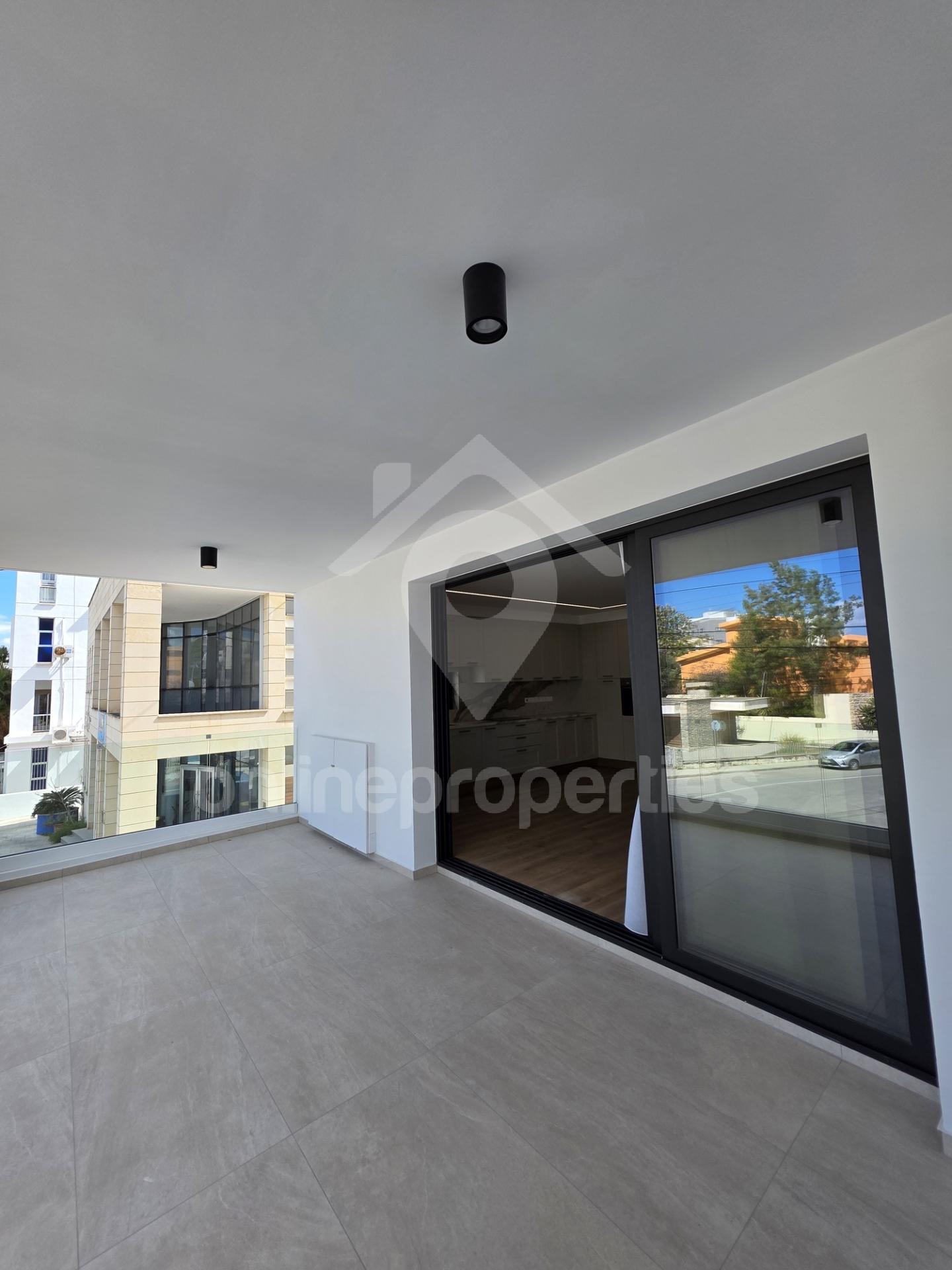 To change image, hover mouse over thumbnails below