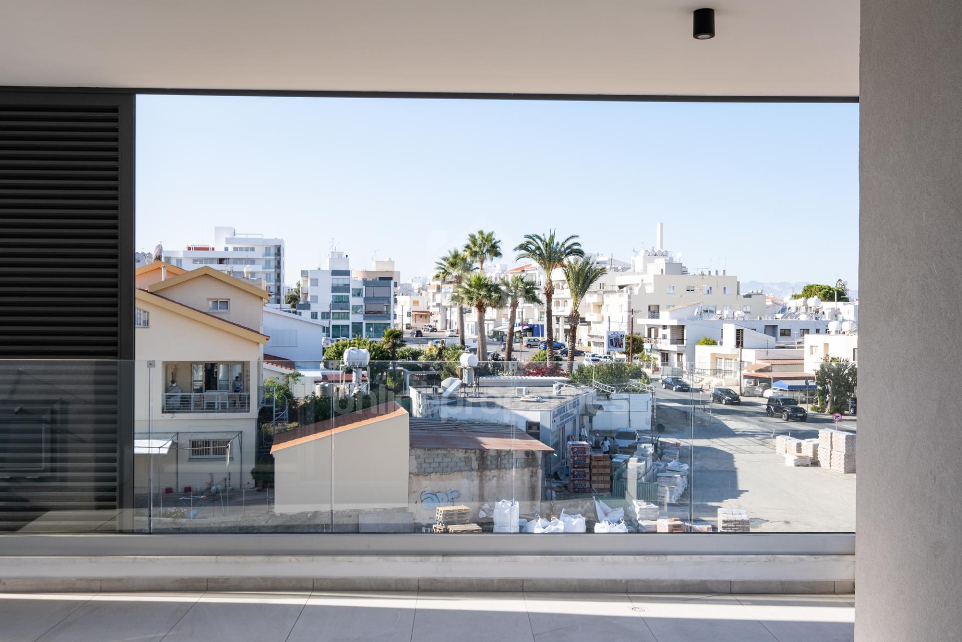 To change image, hover mouse over thumbnails below