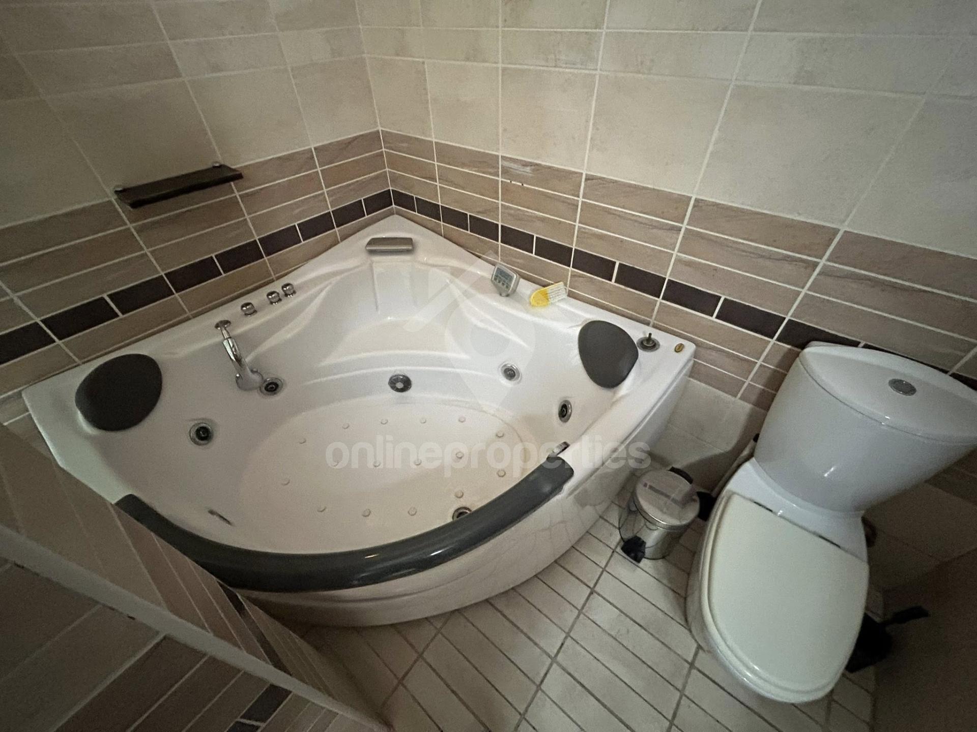 To change image, hover mouse over thumbnails below