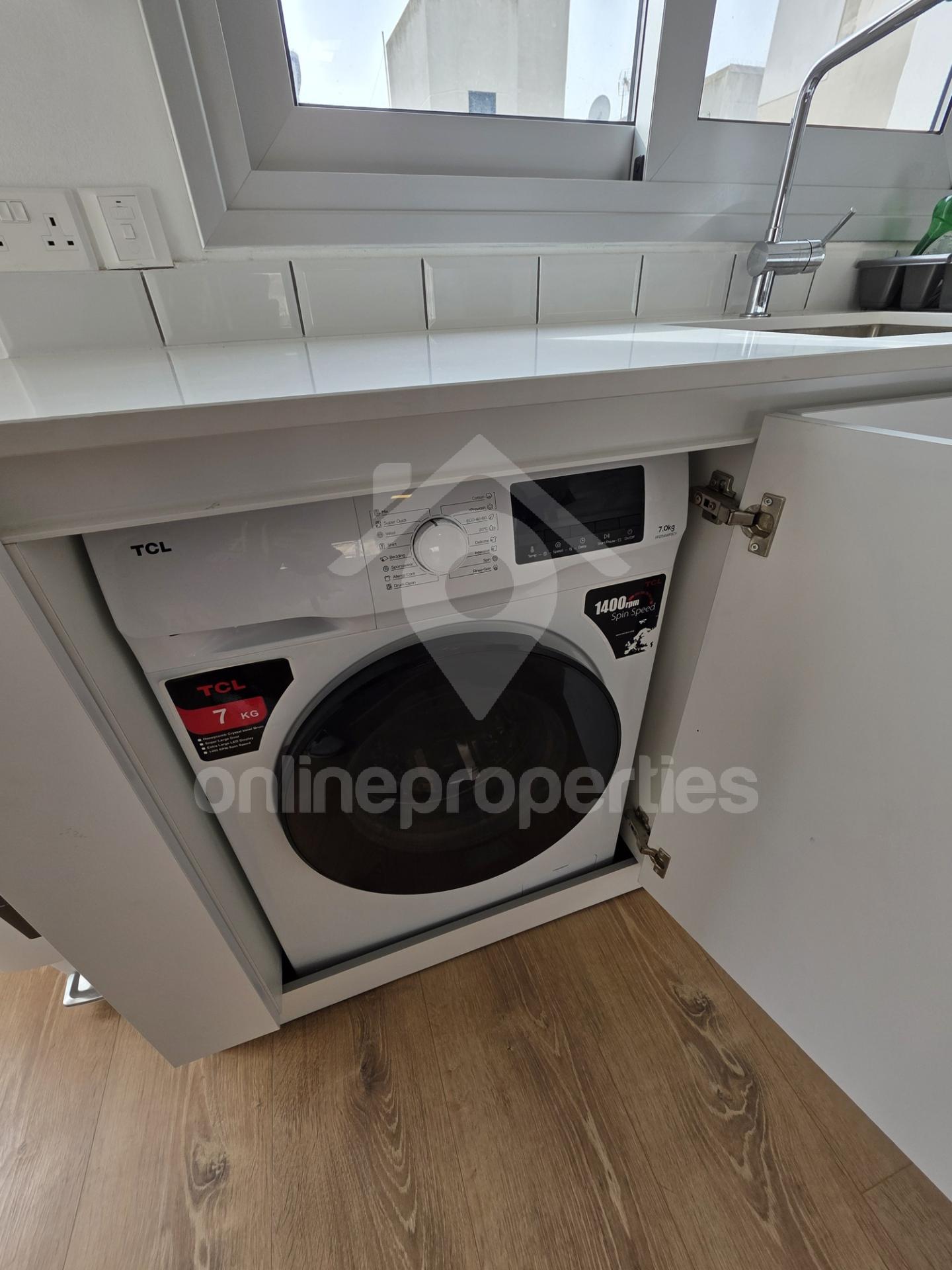 To change image, hover mouse over thumbnails below