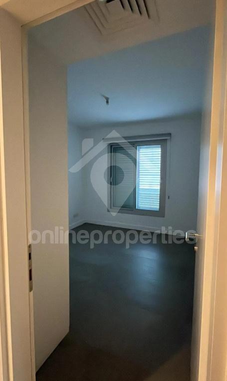 To change image, hover mouse over thumbnails below