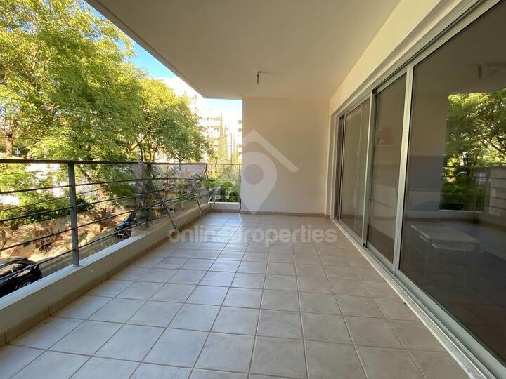 To change image, hover mouse over thumbnails below