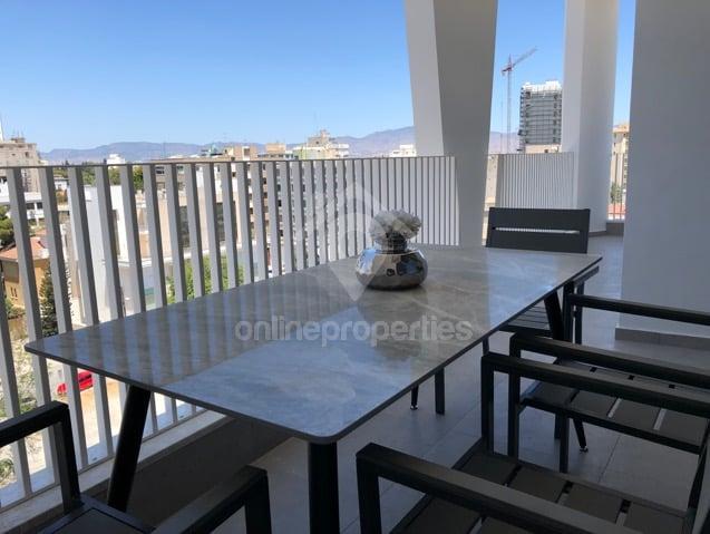 To change image, hover mouse over thumbnails below