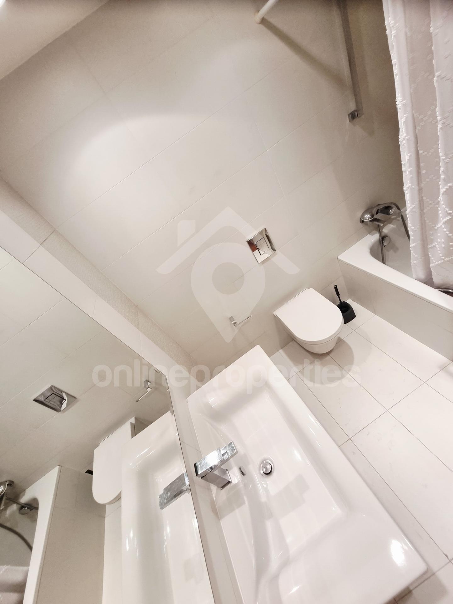 To change image, hover mouse over thumbnails below