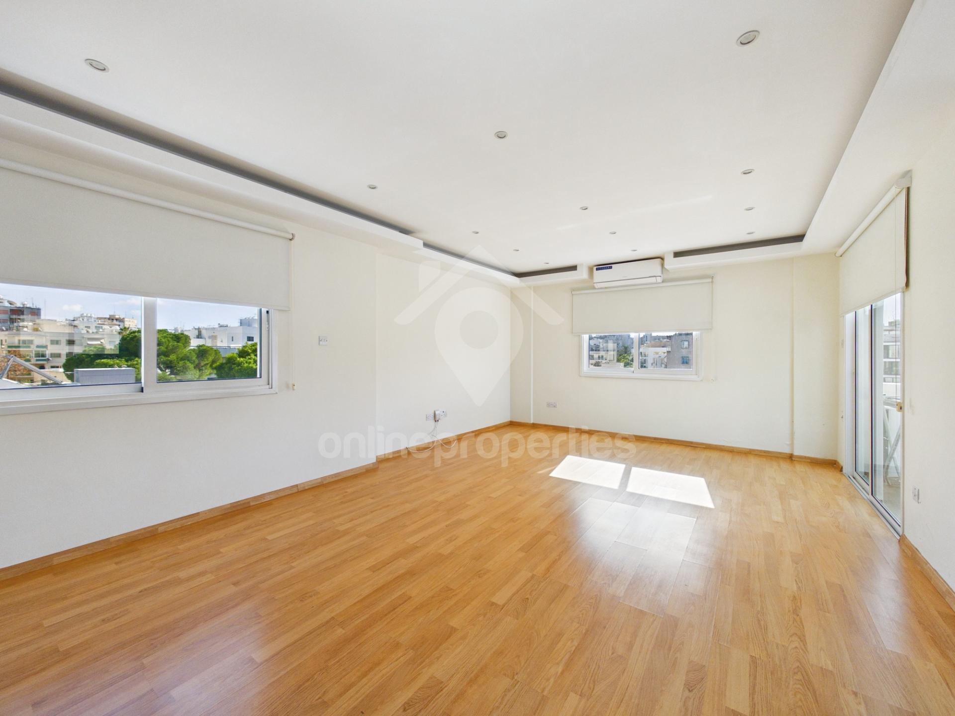 To change image, hover mouse over thumbnails below