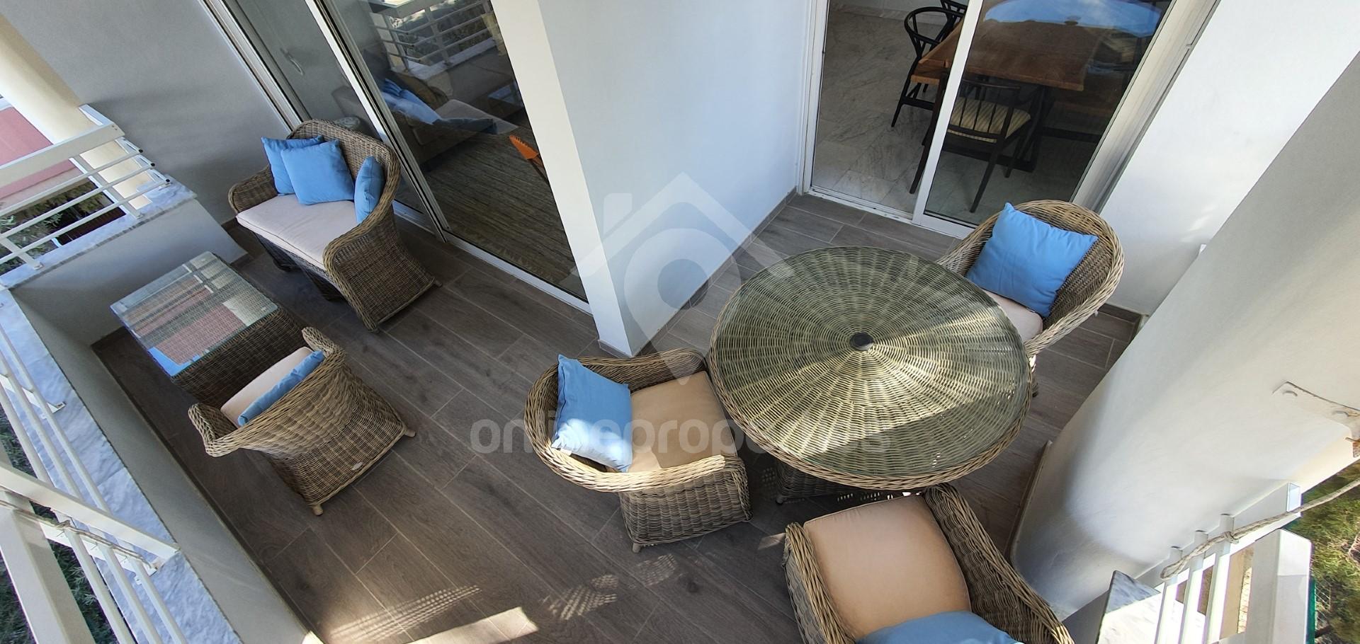 To change image, hover mouse over thumbnails below