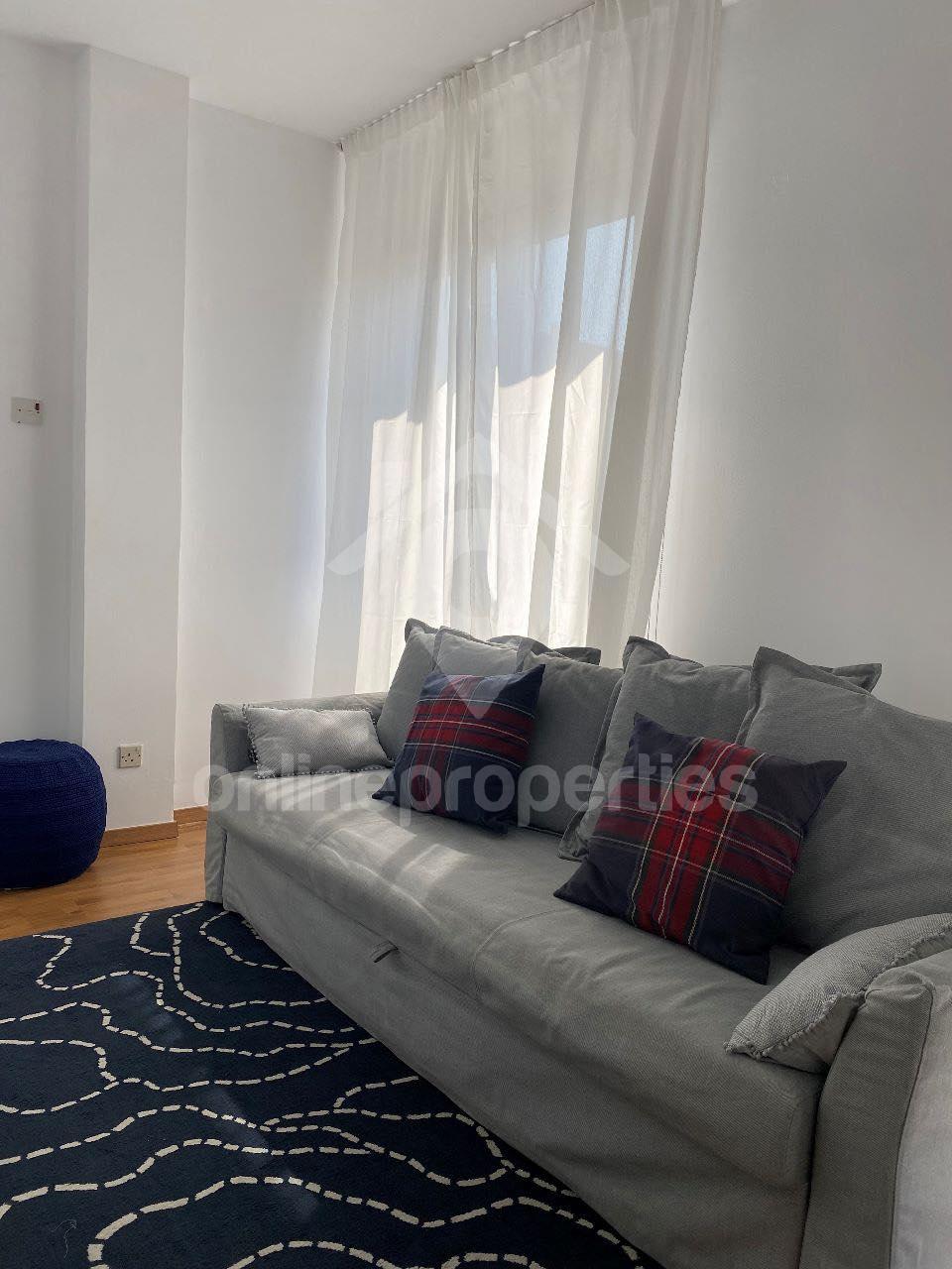 To change image, hover mouse over thumbnails below