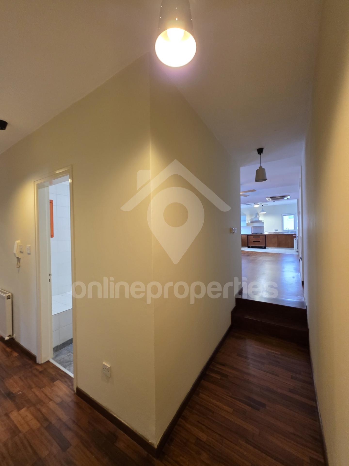 To change image, hover mouse over thumbnails below