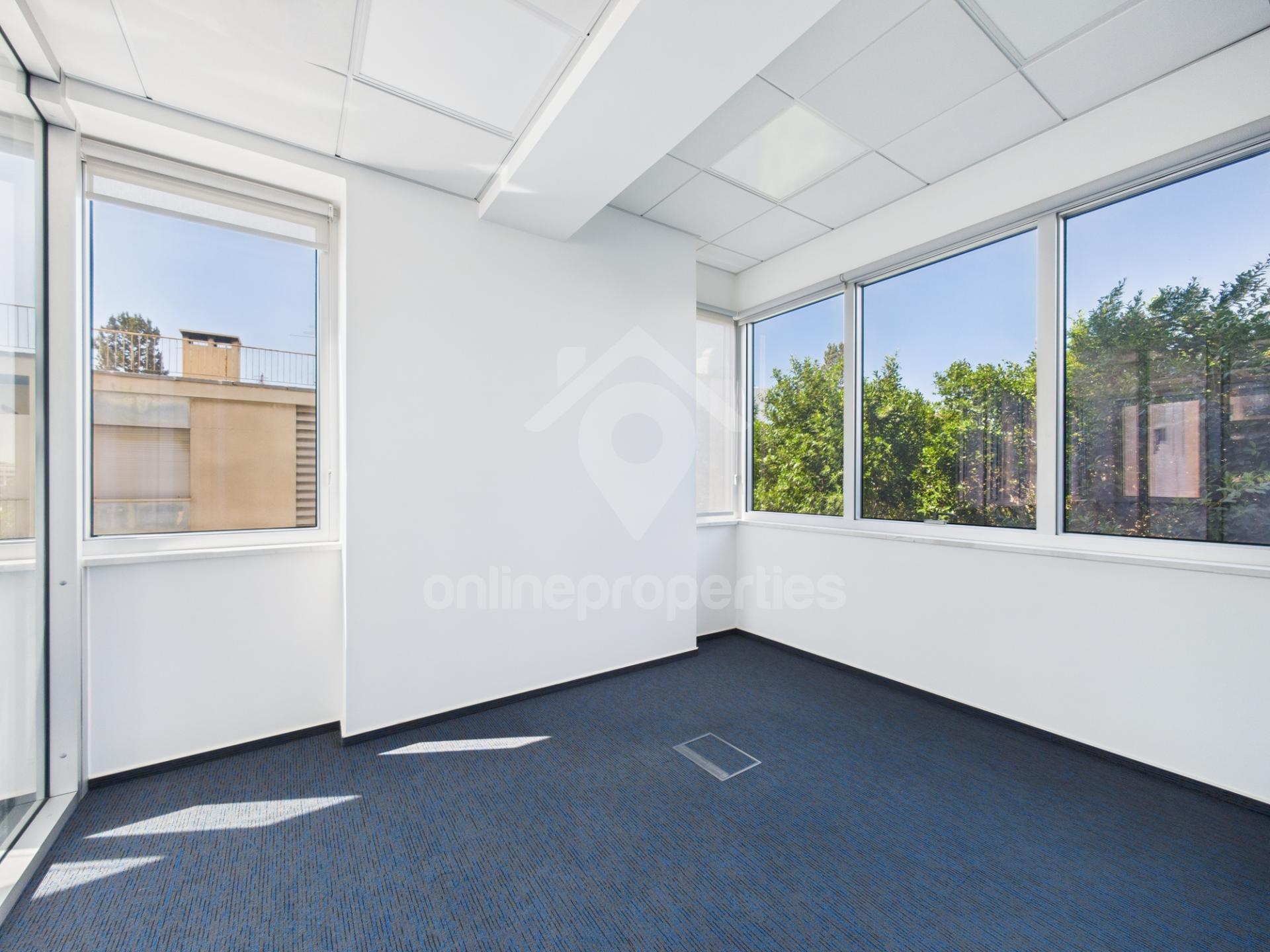 To change image, hover mouse over thumbnails below