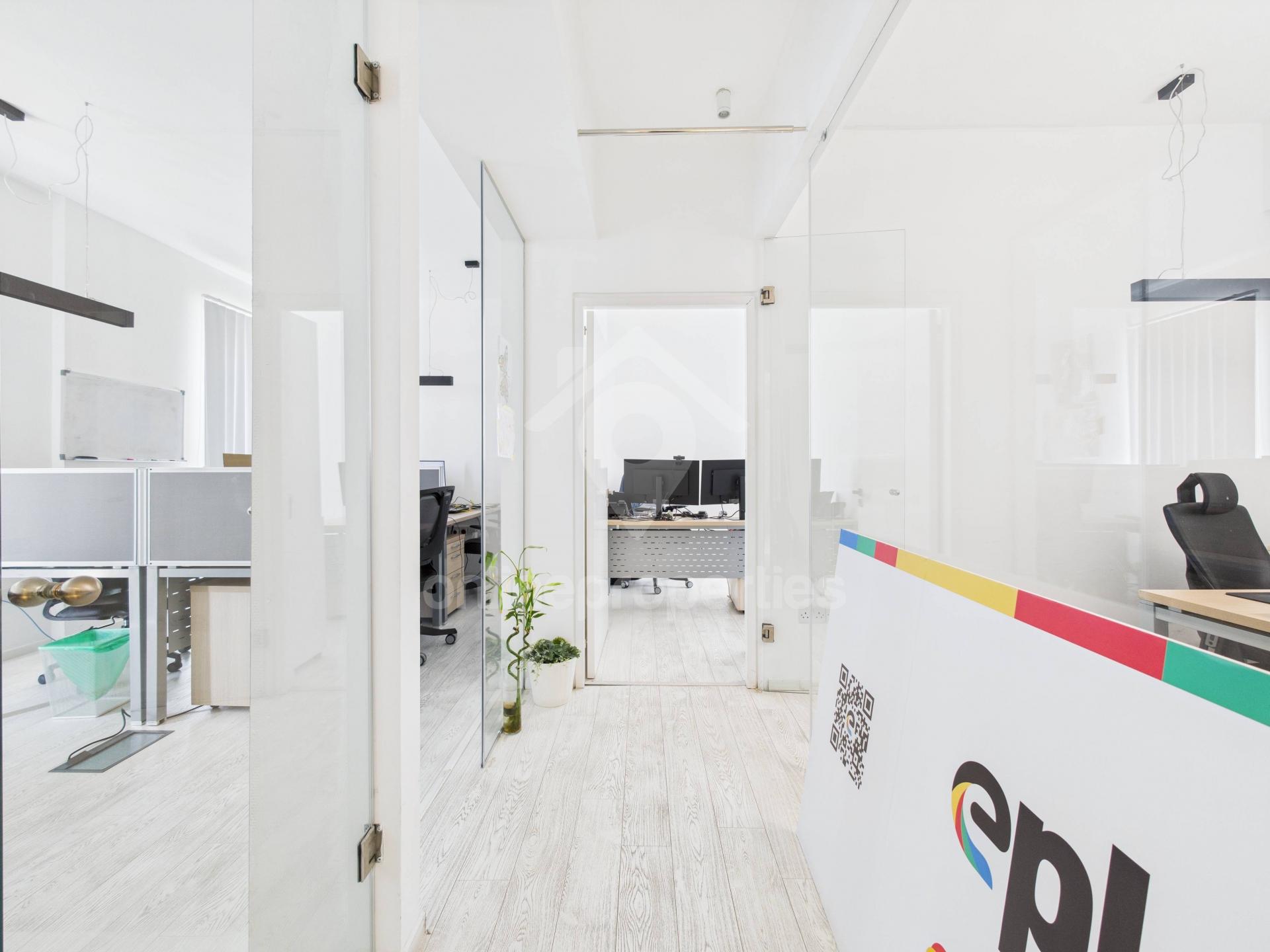 To change image, hover mouse over thumbnails below