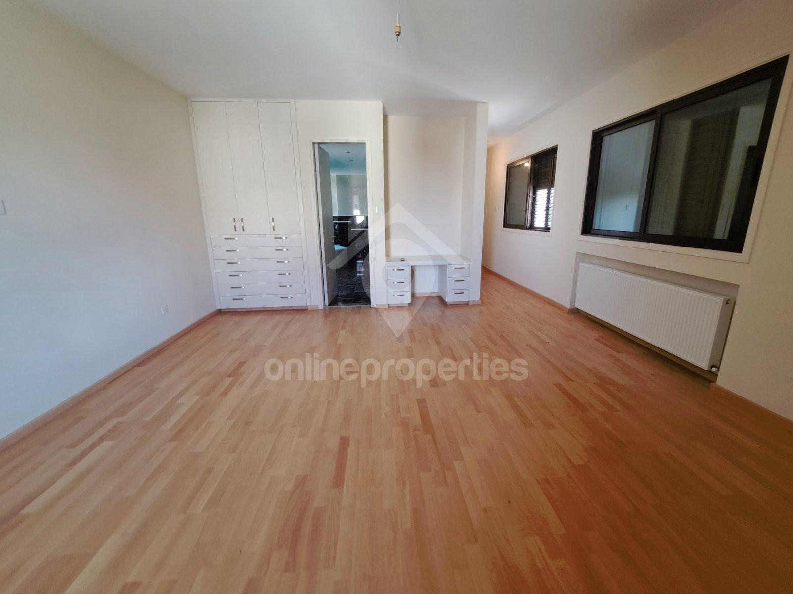 To change image, hover mouse over thumbnails below