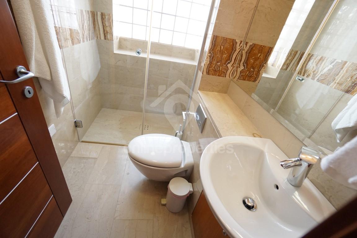 To change image, hover mouse over thumbnails below