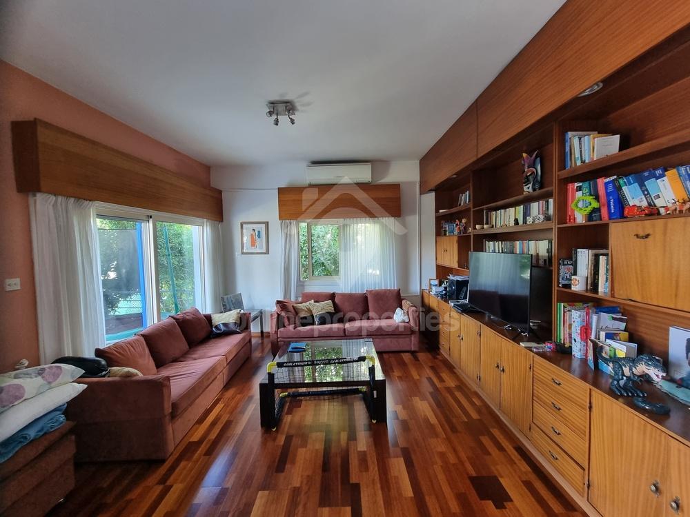 To change image, hover mouse over thumbnails below