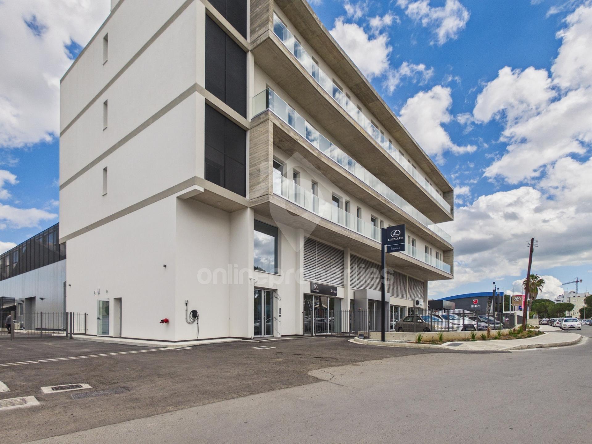 To change image, hover mouse over thumbnails below