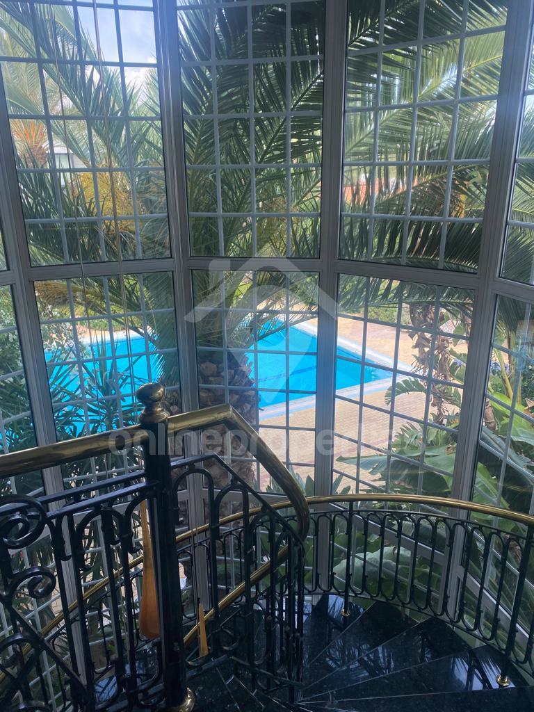 To change image, hover mouse over thumbnails below