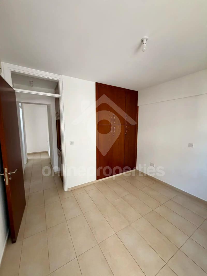 To change image, hover mouse over thumbnails below