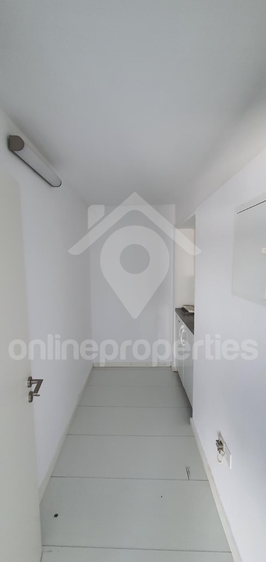 To change image, hover mouse over thumbnails below