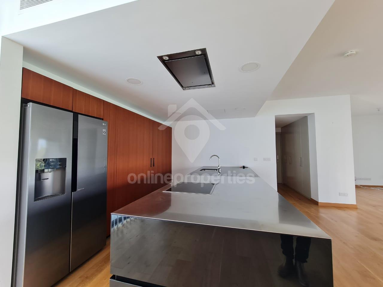 To change image, hover mouse over thumbnails below