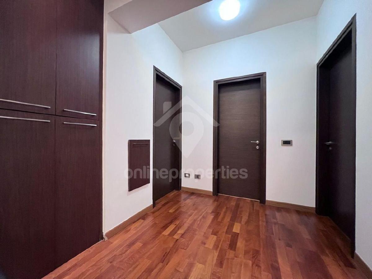 To change image, hover mouse over thumbnails below