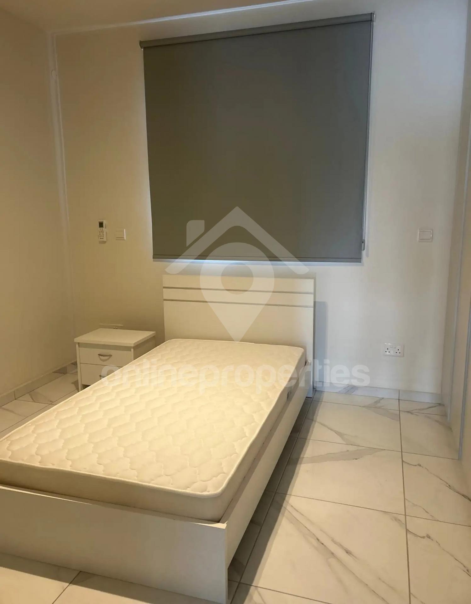 To change image, hover mouse over thumbnails below