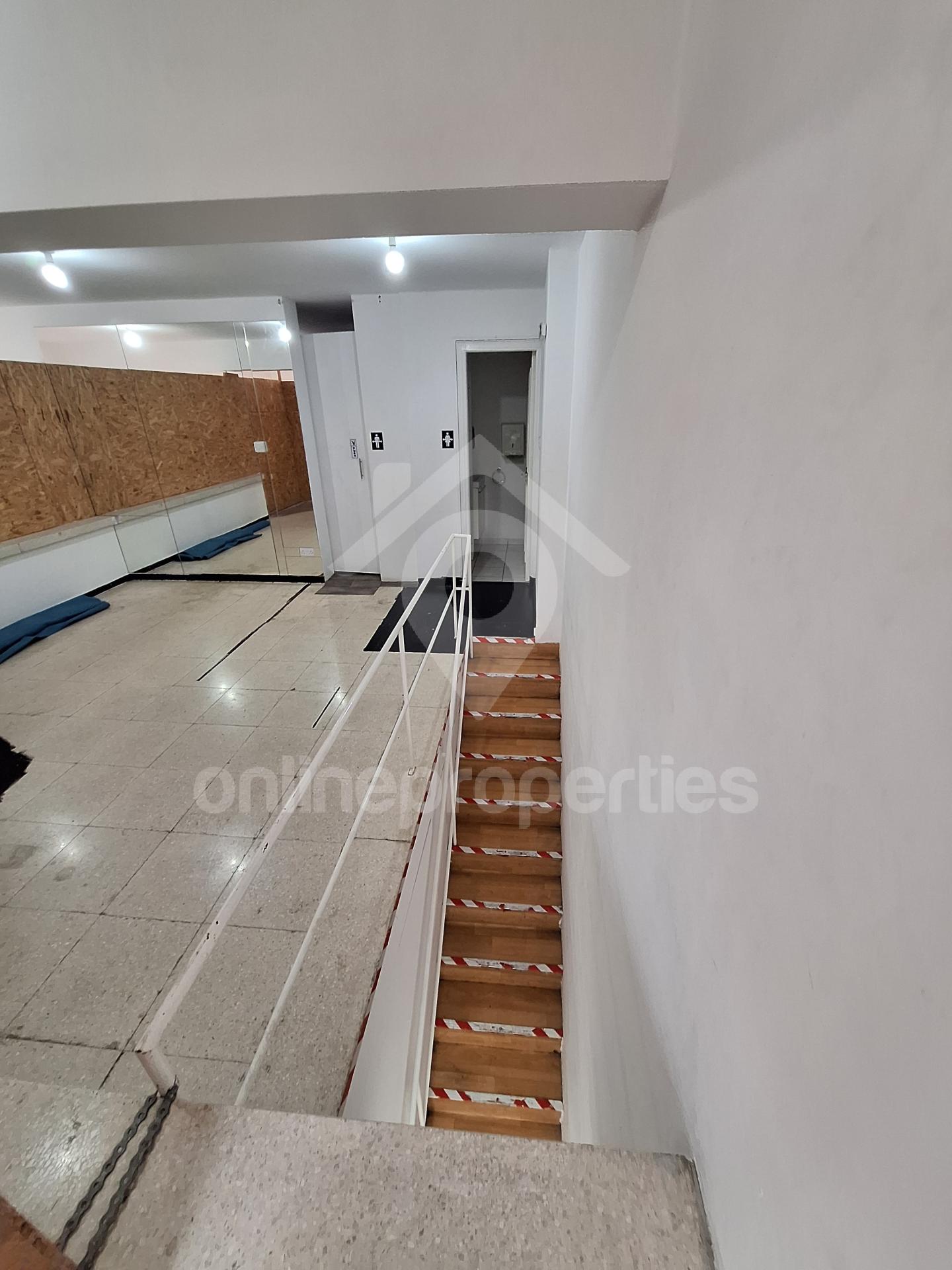 To change image, hover mouse over thumbnails below