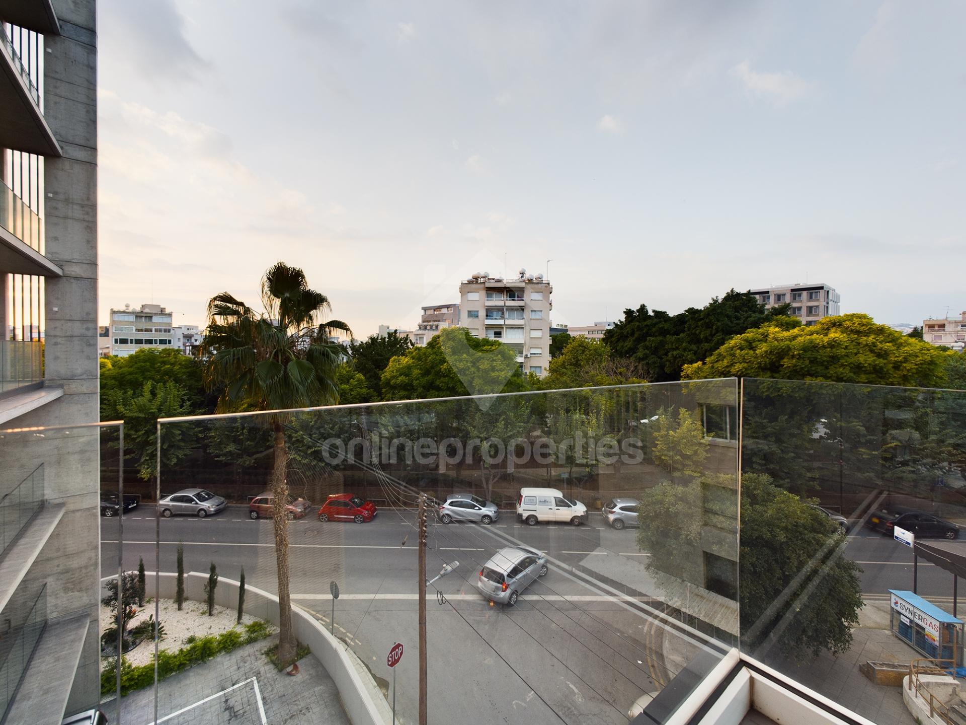 To change image, hover mouse over thumbnails below