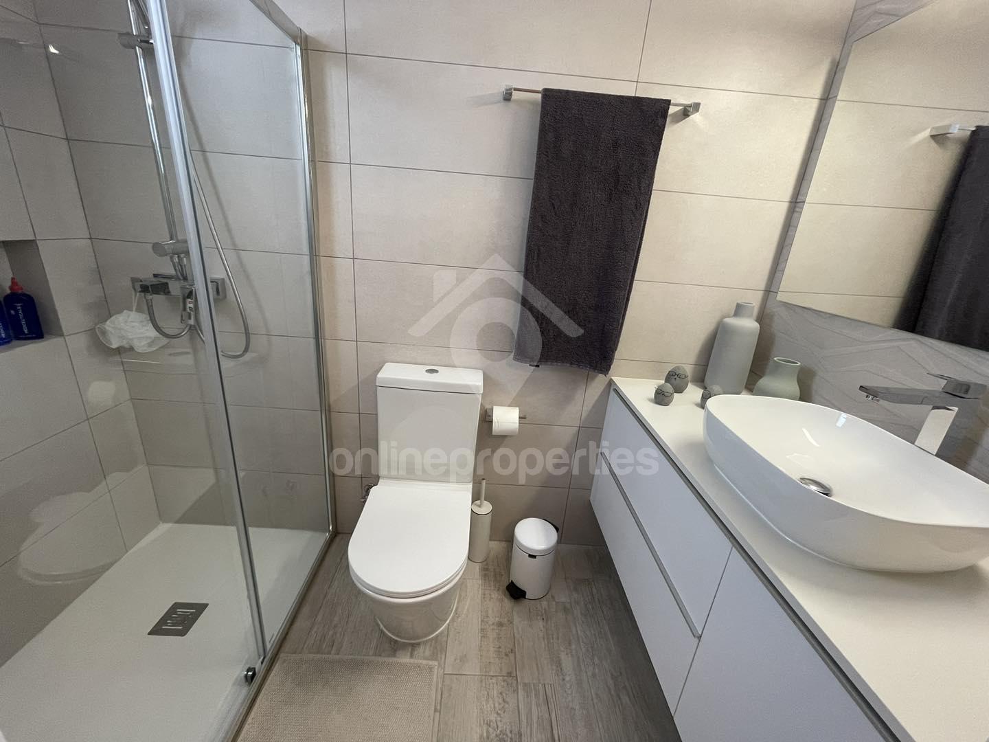 To change image, hover mouse over thumbnails below