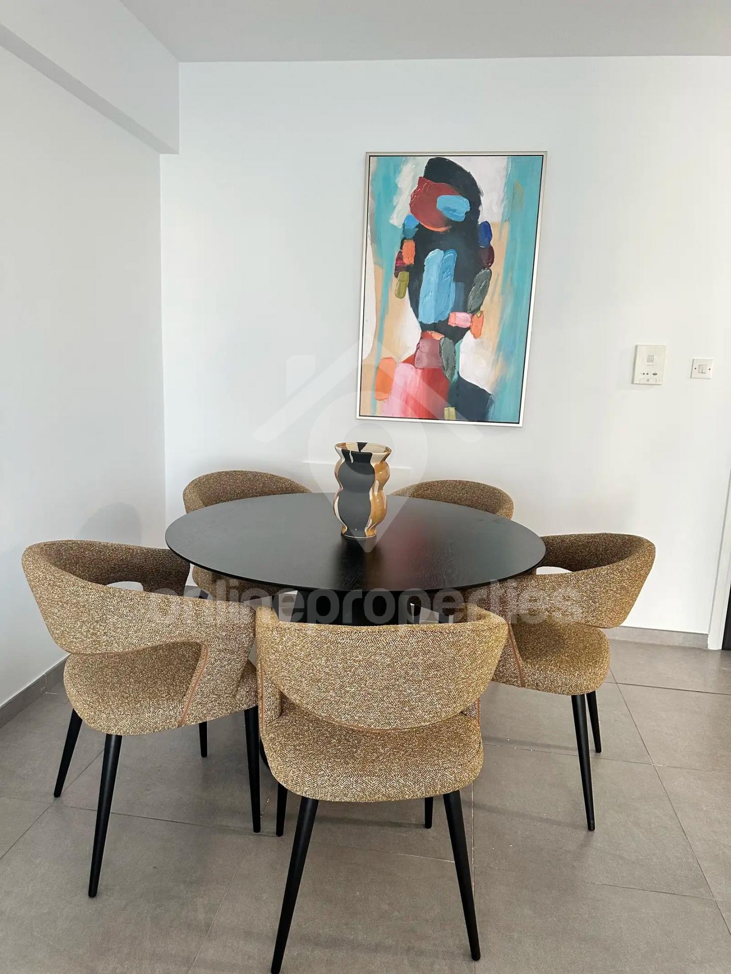 To change image, hover mouse over thumbnails below