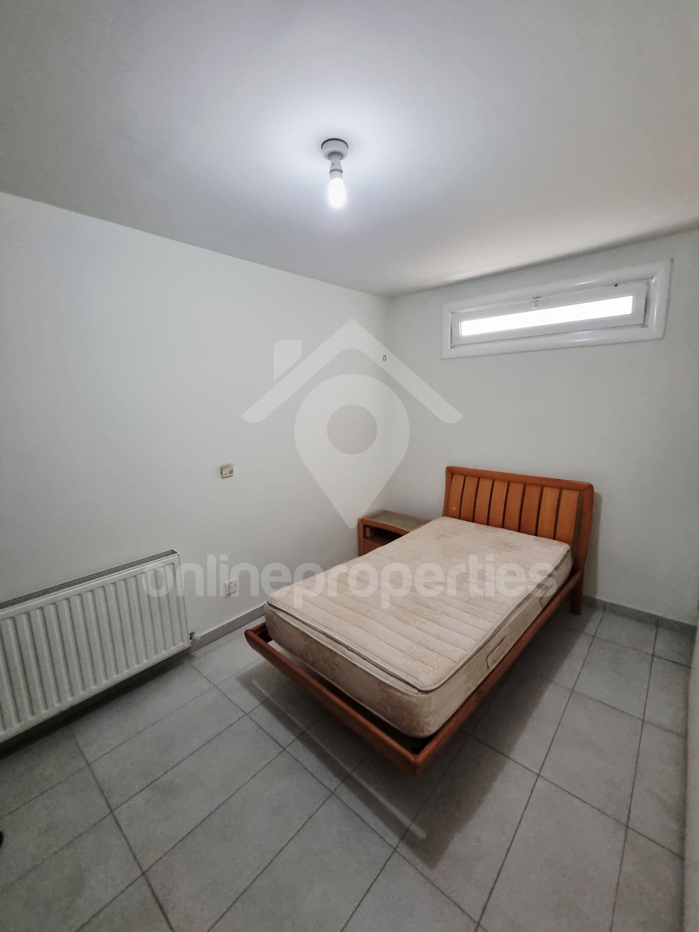 To change image, hover mouse over thumbnails below