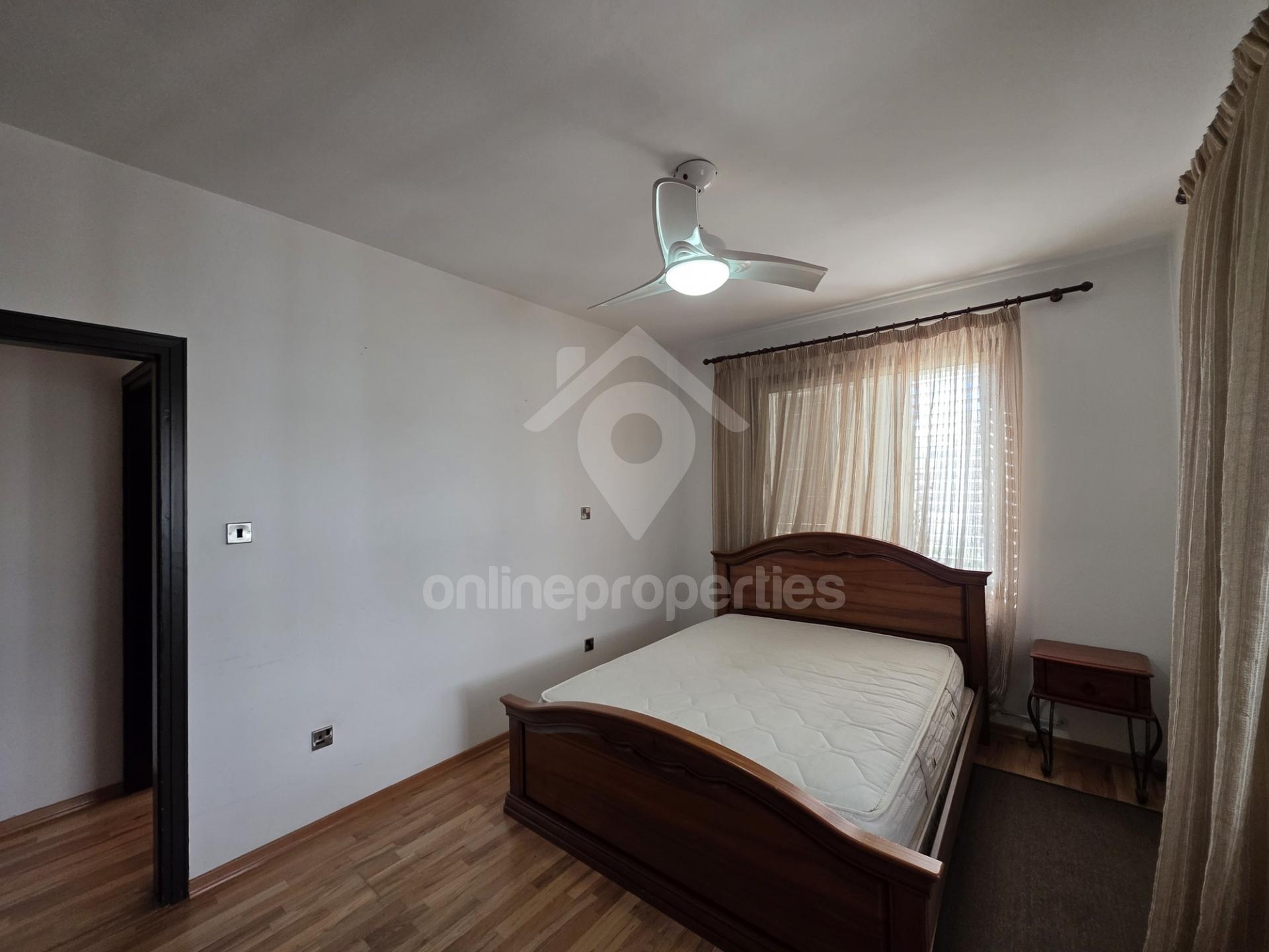 To change image, hover mouse over thumbnails below