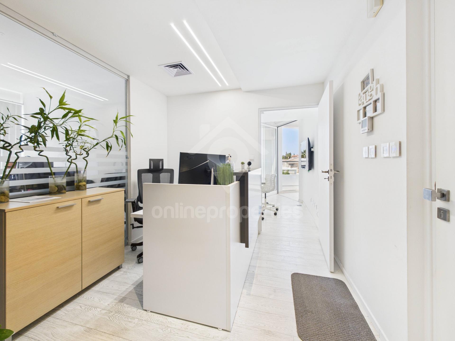 To change image, hover mouse over thumbnails below