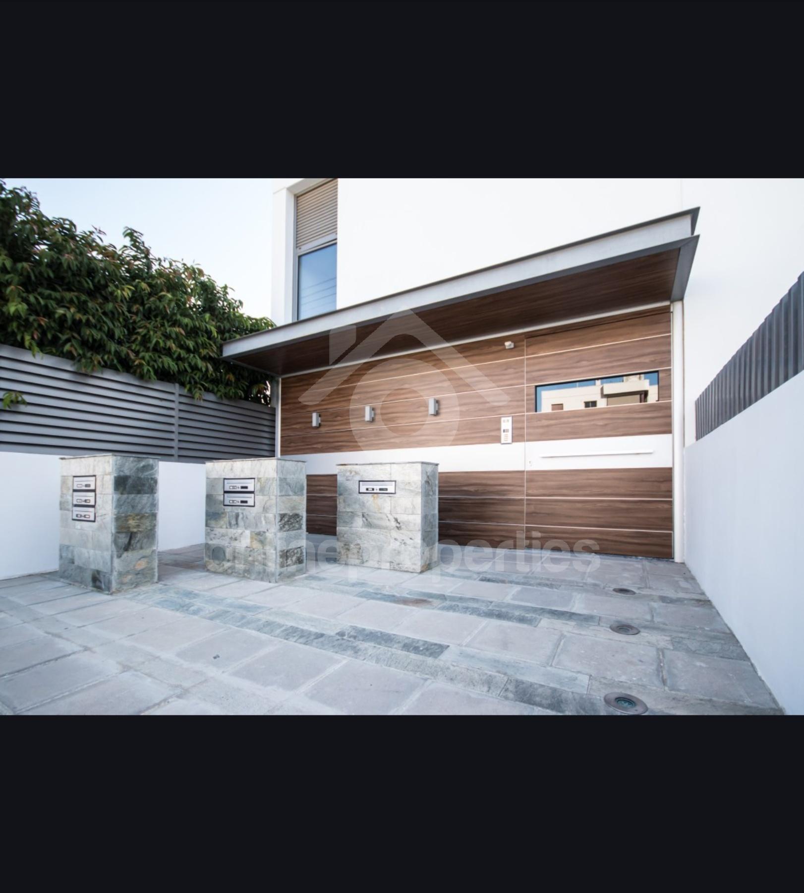 To change image, hover mouse over thumbnails below