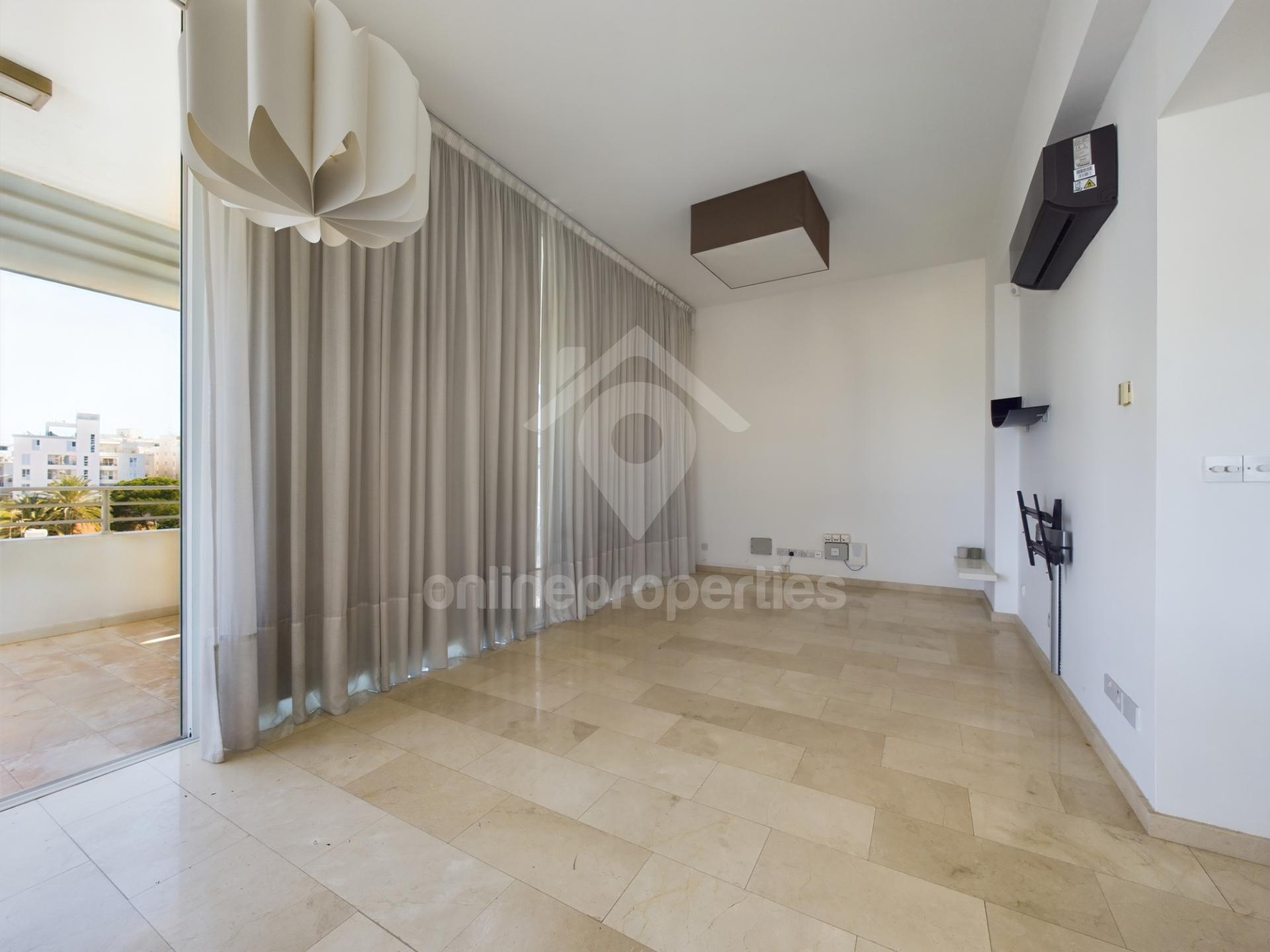 To change image, hover mouse over thumbnails below