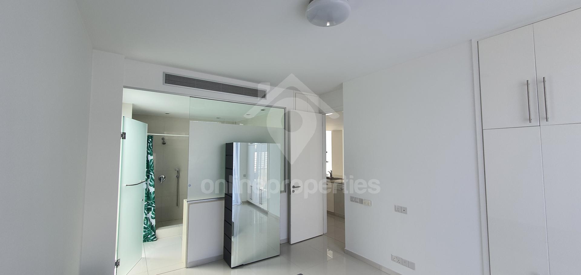 To change image, hover mouse over thumbnails below