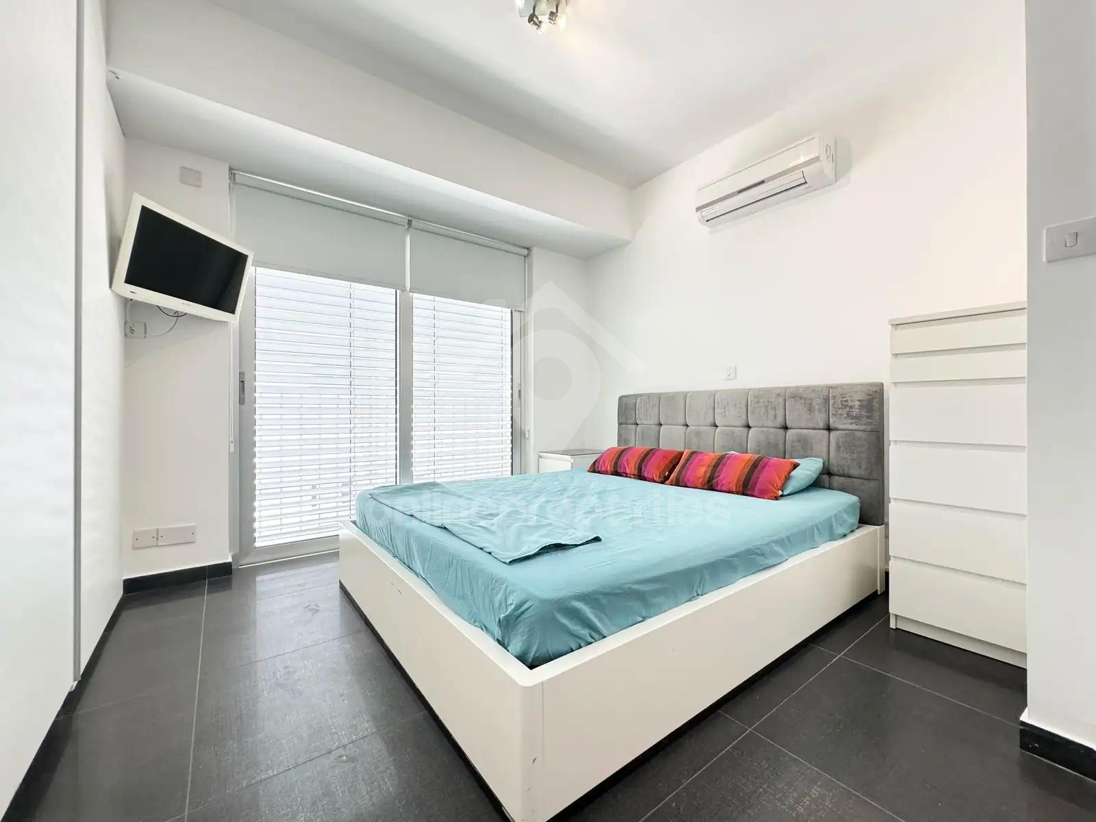 To change image, hover mouse over thumbnails below