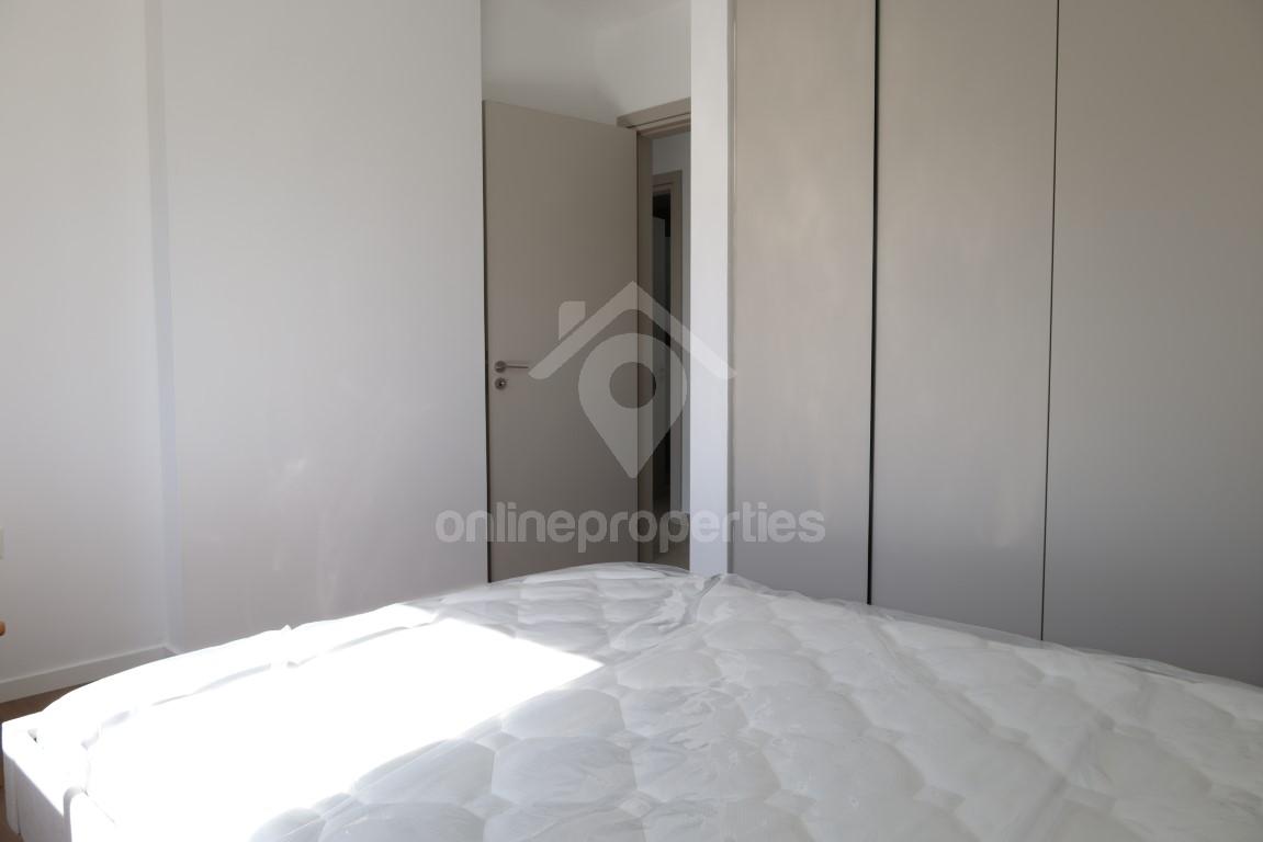 To change image, hover mouse over thumbnails below