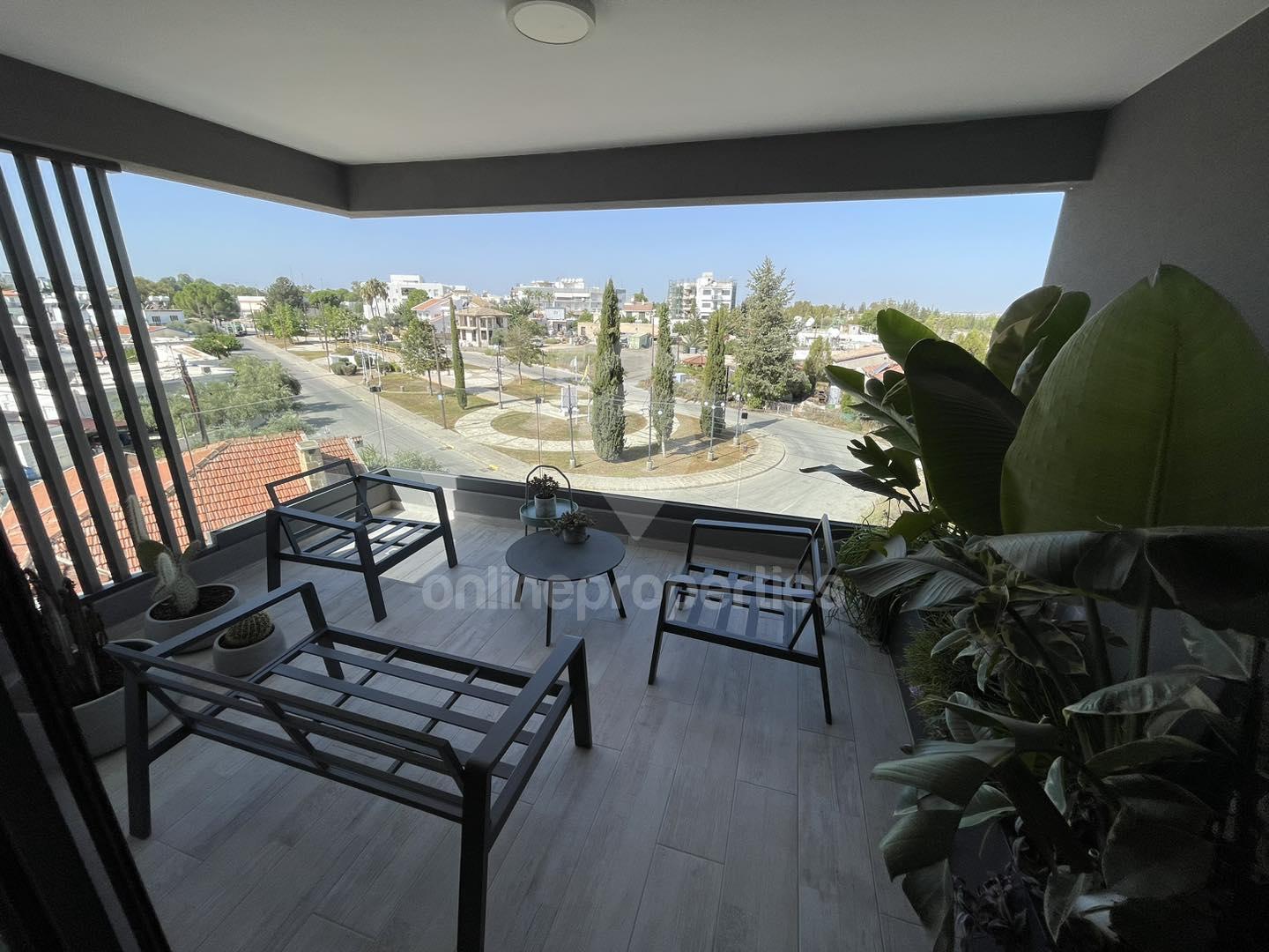 To change image, hover mouse over thumbnails below