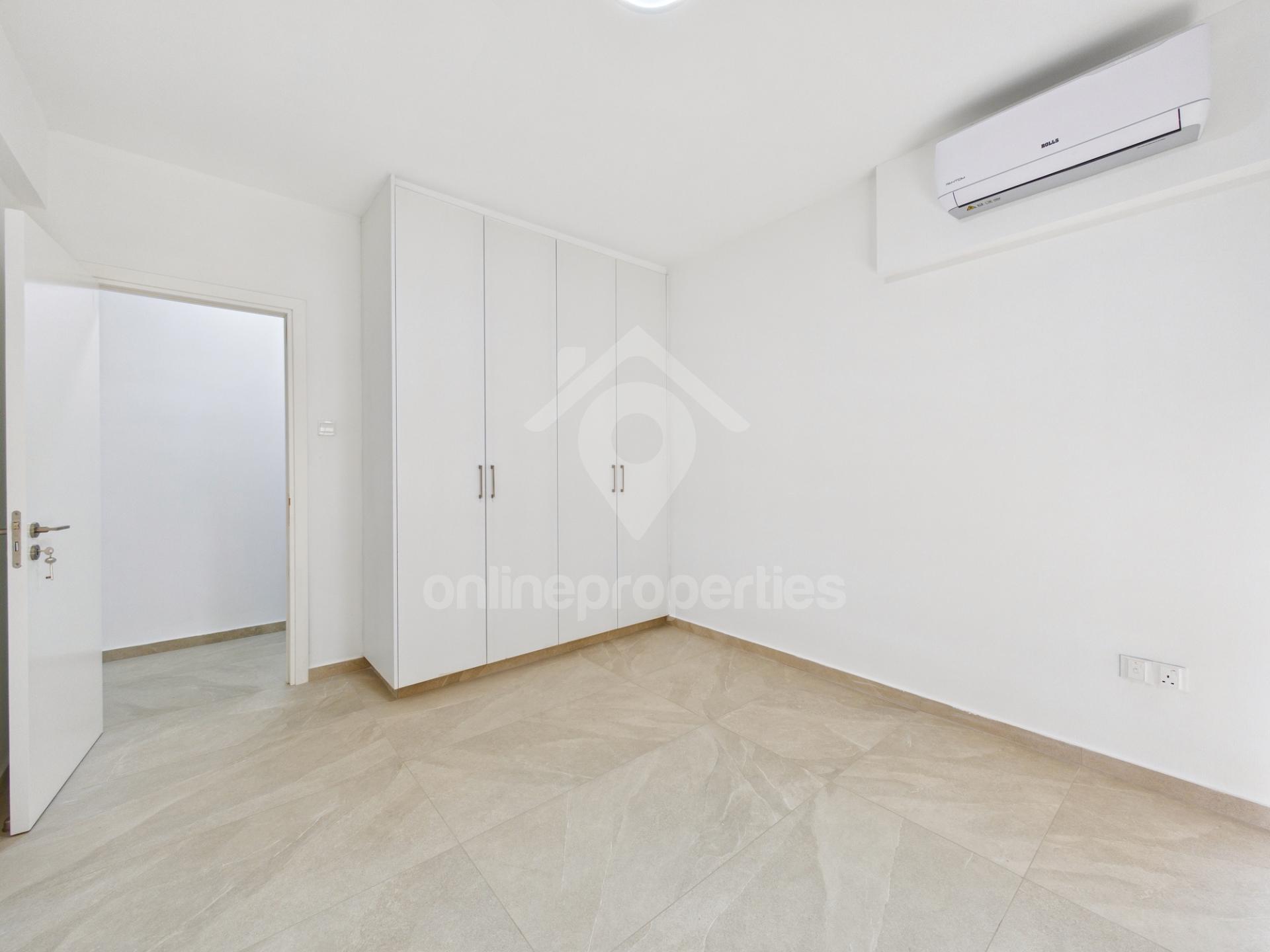 To change image, hover mouse over thumbnails below