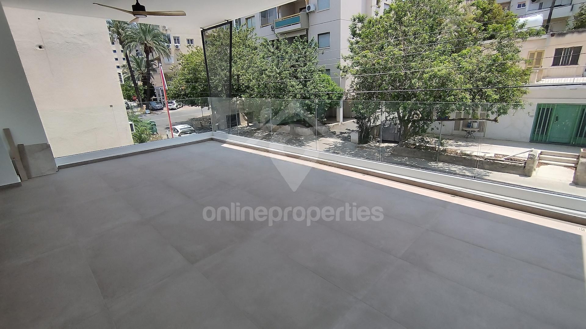 To change image, hover mouse over thumbnails below