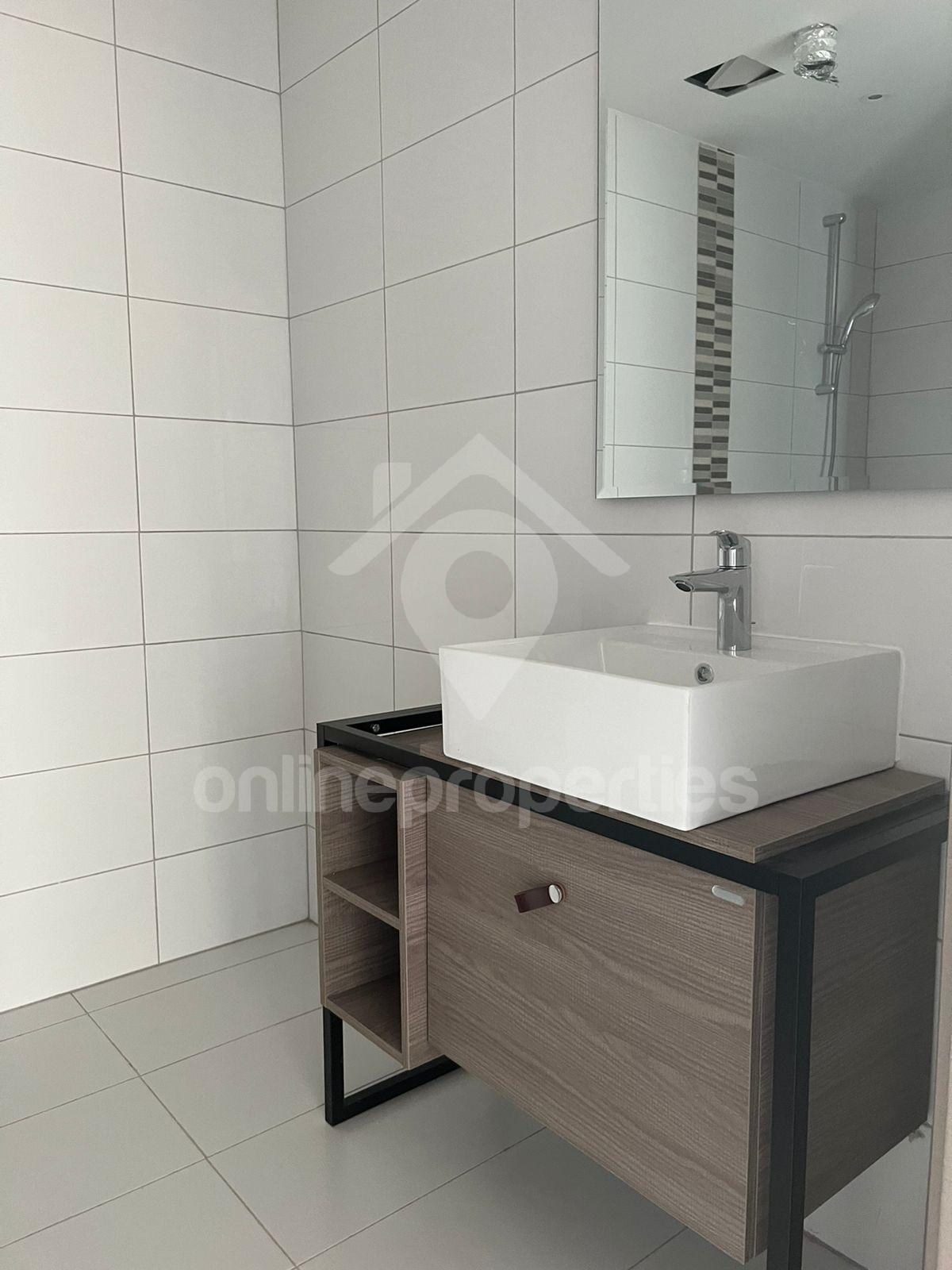 To change image, hover mouse over thumbnails below