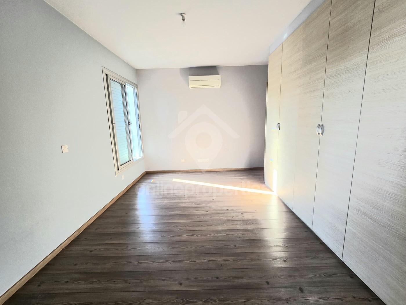 To change image, hover mouse over thumbnails below