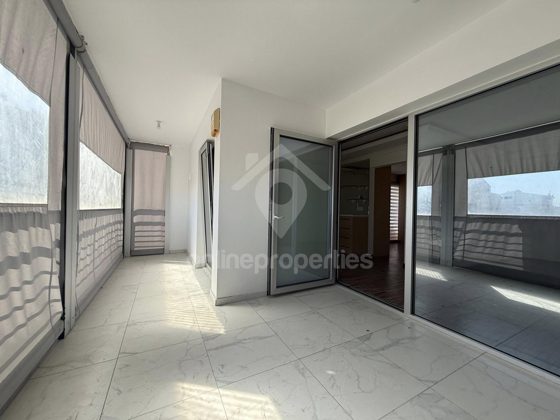 To change image, hover mouse over thumbnails below