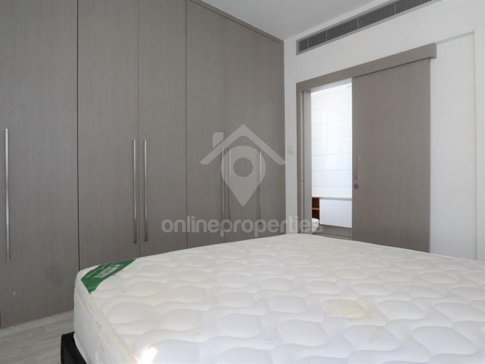 To change image, hover mouse over thumbnails below