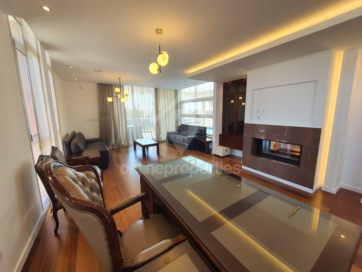 To change image, hover mouse over thumbnails below