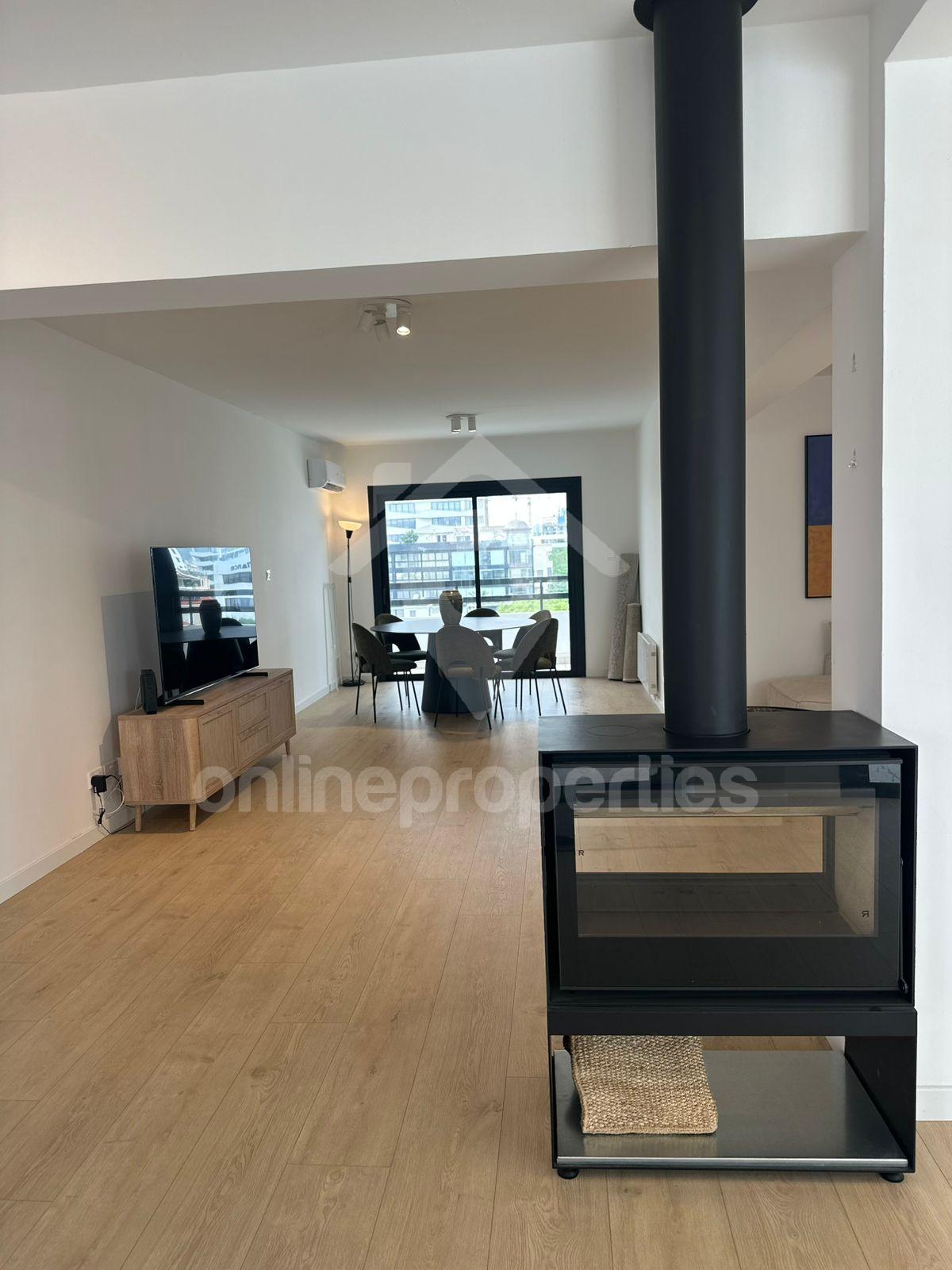 To change image, hover mouse over thumbnails below