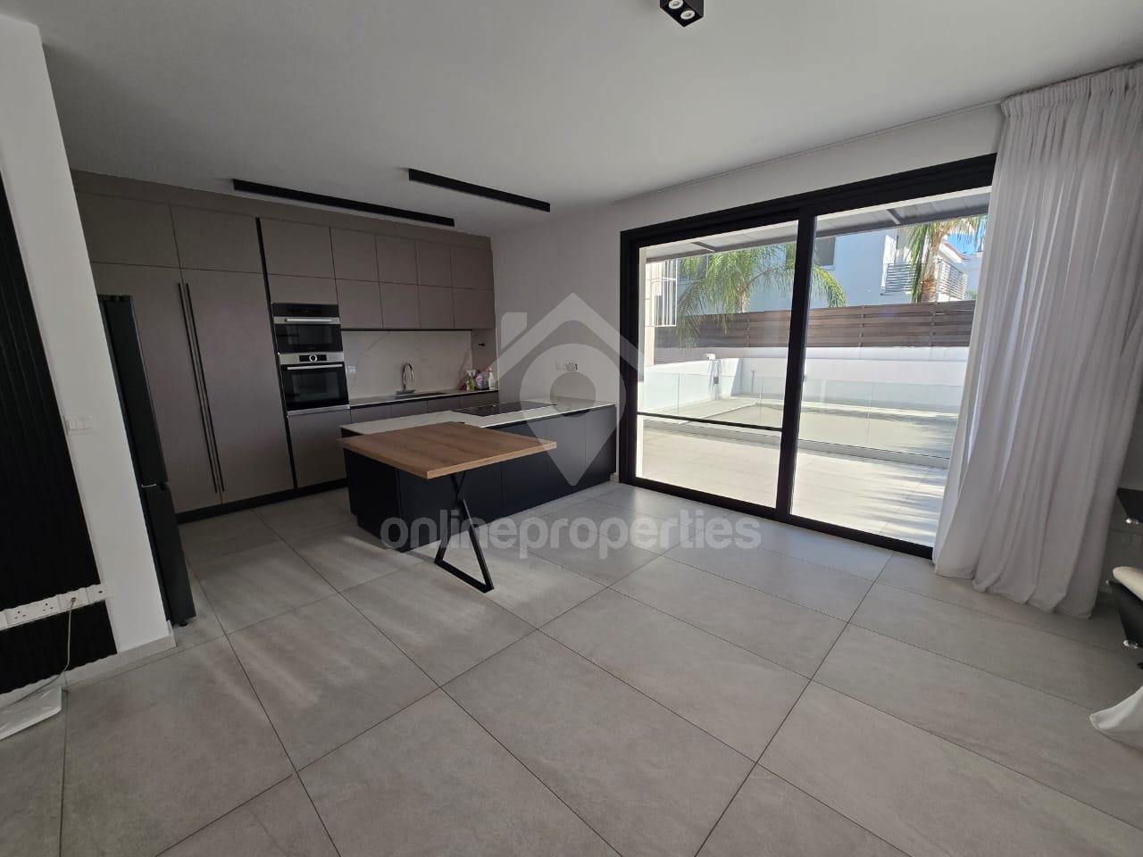 To change image, hover mouse over thumbnails below