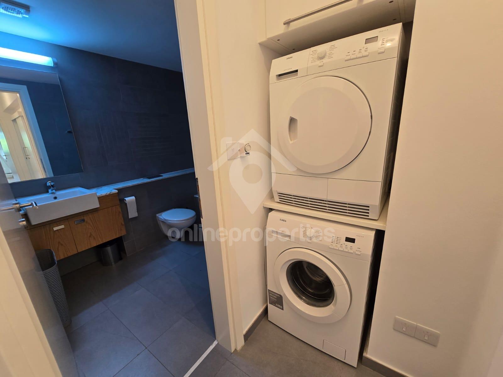 To change image, hover mouse over thumbnails below