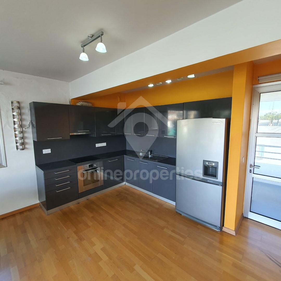 To change image, hover mouse over thumbnails below